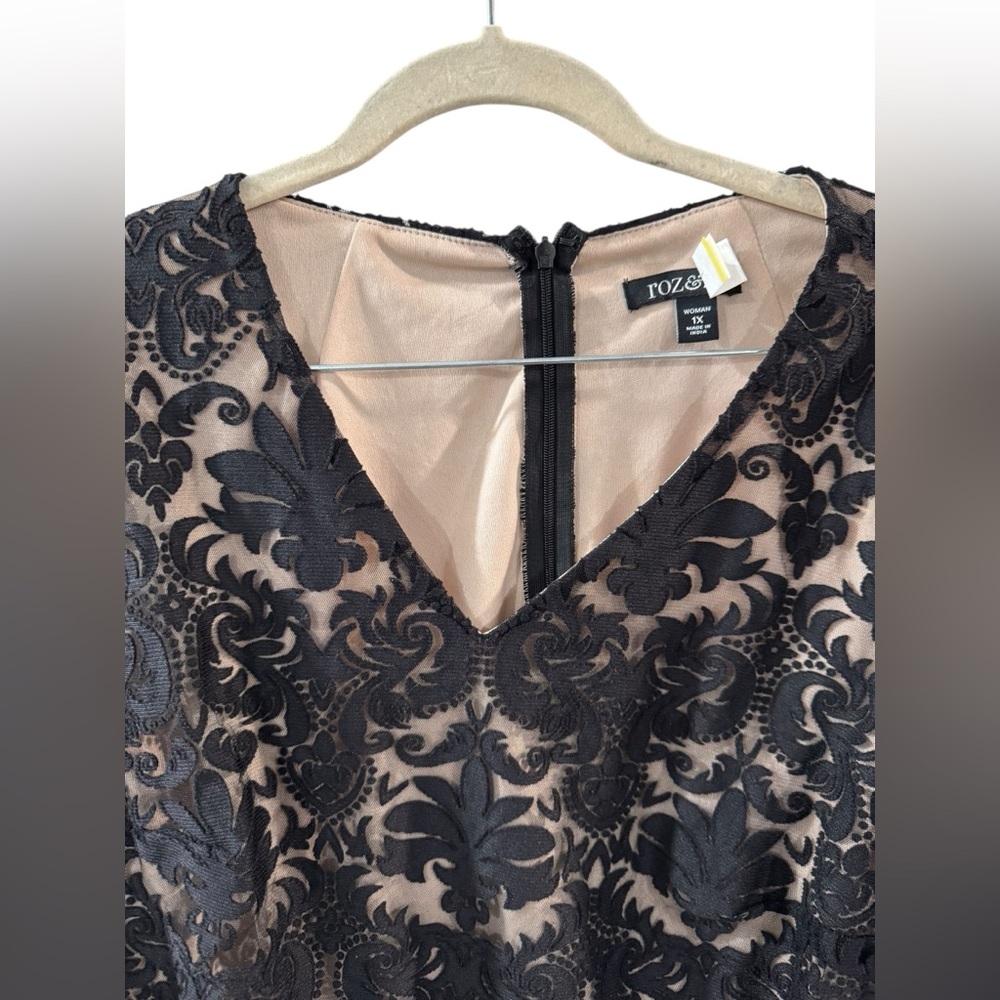 Roz & Ali Black Floral Lace Top - Picture 3 of 6
